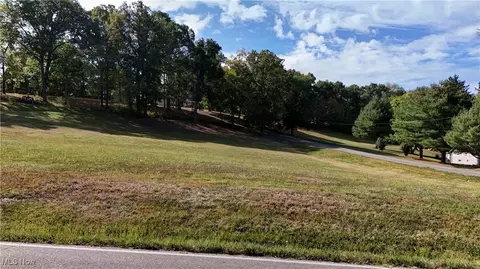 1621 Pleasant Valley Dr, Coshocton, OH 43812