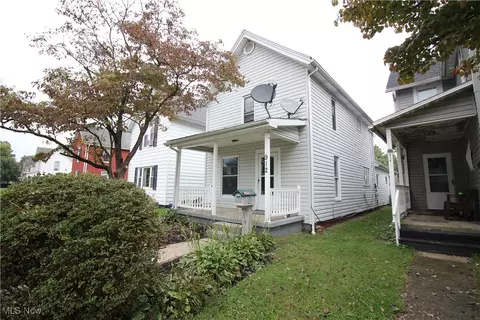 912 S Lawn Ave, Coshocton, OH 43812