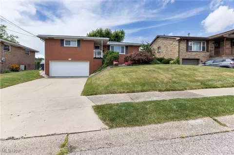 1115 Courtland Rd, Weirton, WV 26062