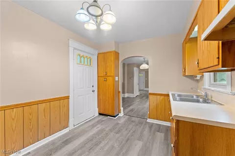 Entry Way - 45 Charles St, Struthers, OH 44471 photo 1 of 2