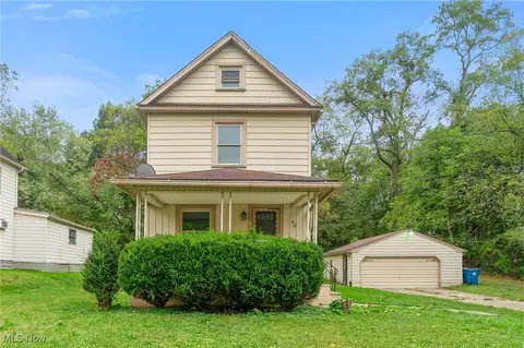 45 Charles St, Struthers, OH 44471