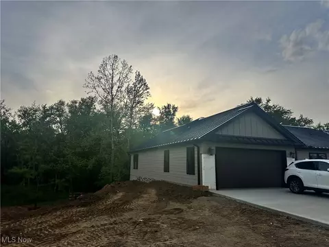 1020 Willow Dr, Millersburg, OH 44654