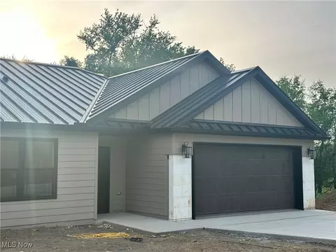 1022 Willow Dr, Millersburg, OH 44654