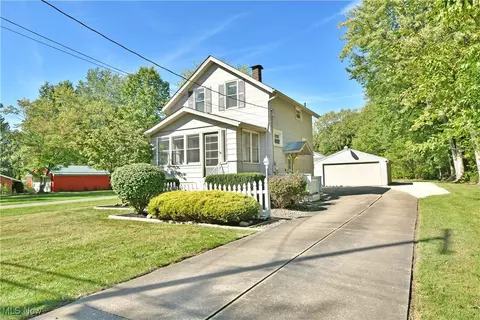 8839 Howland Springs Rd SE, Warren, OH 44484