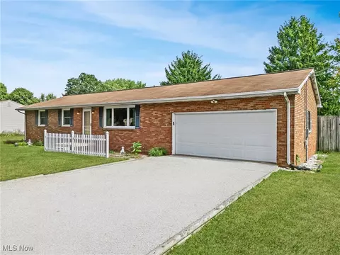 8238 Ravenna Ave SE, Waynesburg, OH 44688