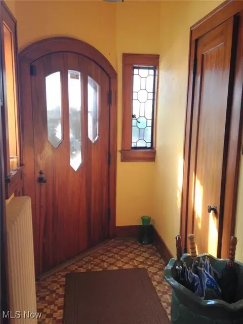 Entry Way - 248 Ohio St, Elyria, OH 44035 photo 1 of 2