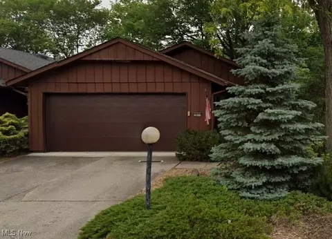 18015 Cliffside Dr, Strongsville, OH 44136