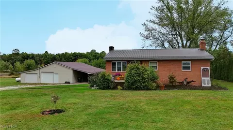 949 Commercial Ave SW, New Philadelphia, OH 44663
