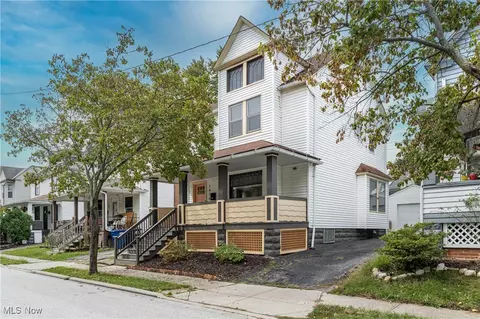 1476 Olivewood Ave, Lakewood, OH 44107
