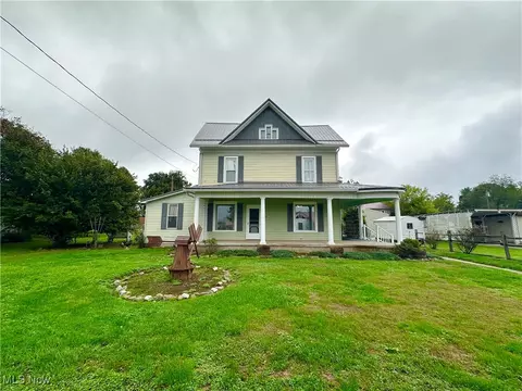 216 Smith St, Belmont, WV 26134