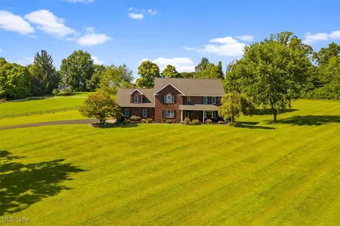 1292 Windsor Dr, Mineral Wells, WV 26150