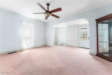 Living - 810 Walnut Rd SE, Massillon, OH 44646 photo 6 of 7