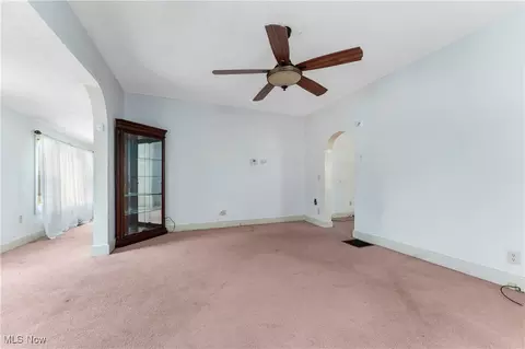 Living - 810 Walnut Rd SE, Massillon, OH 44646 photo 5 of 7