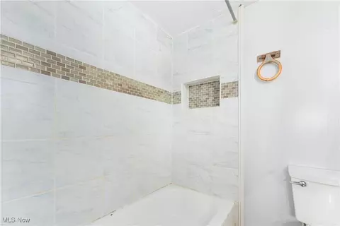 Bath - 810 Walnut Rd SE, Massillon, OH 44646 photo 2 of 2
