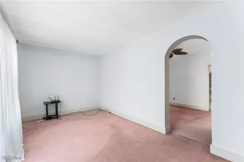Living - 810 Walnut Rd SE, Massillon, OH 44646 photo 3 of 7