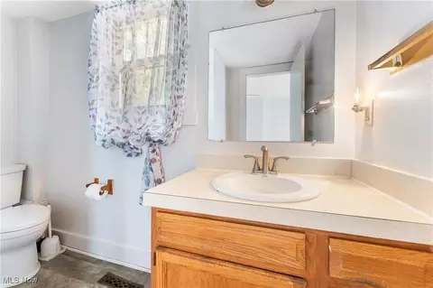 Bath - 810 Walnut Rd SE, Massillon, OH 44646 photo 1 of 2