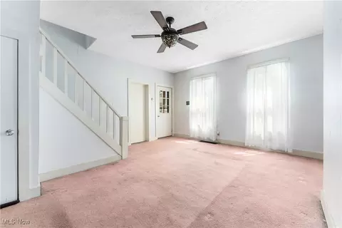 Living - 810 Walnut Rd SE, Massillon, OH 44646 photo 1 of 7