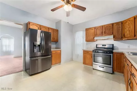 Kitchen - 810 Walnut Rd SE, Massillon, OH 44646 photo 1 of 2