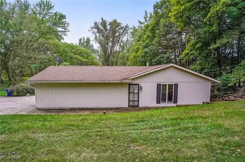 2398 Trares Rd, Mogadore, OH 44260