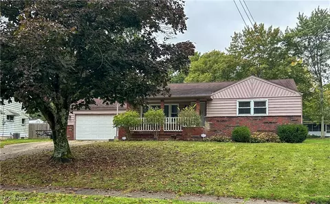 3360 Estates Cir, Youngstown, OH 44511