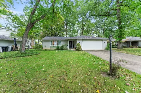 144 Devonshire Ct, Elyria, OH 44035