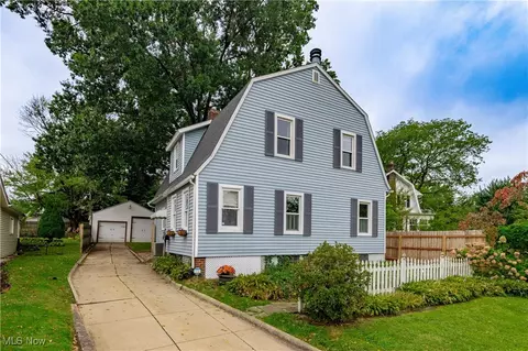 254 Crescent Dr, Akron, OH 44301