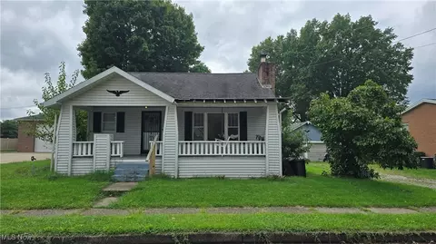 706 46th St, Vienna, WV 26105