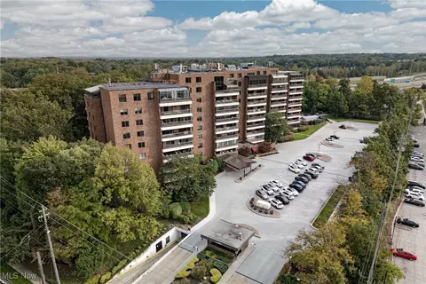 27500 Cedar Rd #T-8, Beachwood, OH 44122