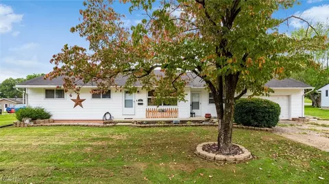 56 Beech Rock Dr, South Zanesville, OH 43701