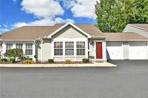 3329 Eagles Loft #B, Cortland, OH 44410