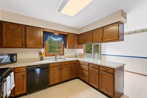 Kitchen - 31655 Arthur Rd, Solon, OH 44139 photo 1 of 1