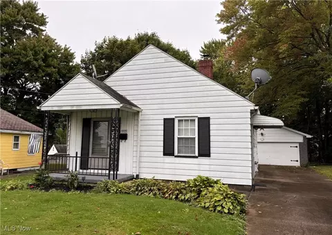 1933 Ridgelawn Ave, Youngstown, OH 44509