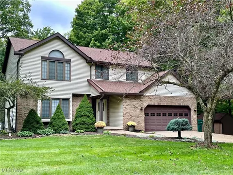 9848 W Alpine Dr, Kirtland, OH 44094