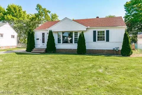 Exterior - 3935 Harvard Dr, Willoughby, OH 44094 photo 3 of 8