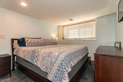 Bedroom - 3935 Harvard Dr, Willoughby, OH 44094 photo 5 of 5
