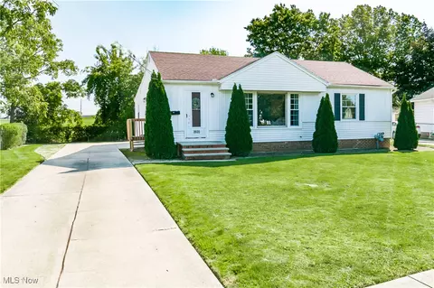 Exterior - 3935 Harvard Dr, Willoughby, OH 44094 photo 2 of 8