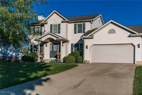 266 Adelaide Ave SW, Hartville, OH 44632