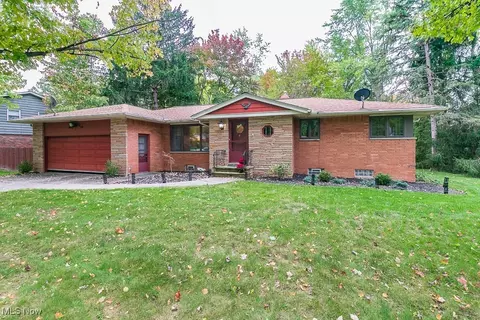 1315 Valley Park Dr, Broadview Heights, OH 44147