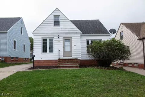 8715 Pinegrove Ave, Parma, OH 44129