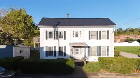 717 Washington St, Elizabeth, WV 26143