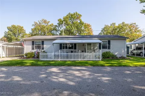 18 Peach St, Olmsted Twp, OH 44138