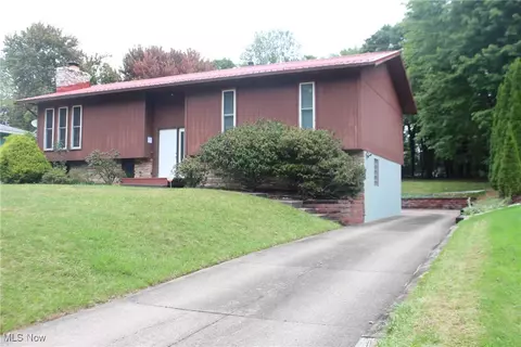 66 Luden Ave, Munroe Falls, OH 44262
