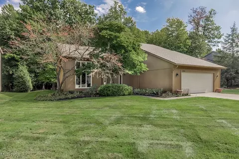 3979 Orangewood Dr, Beachwood, OH 44122