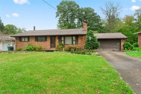 117 Woodland Dr, New Middletown, OH 44442