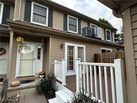 1016 S Court St, Medina, OH 44256
