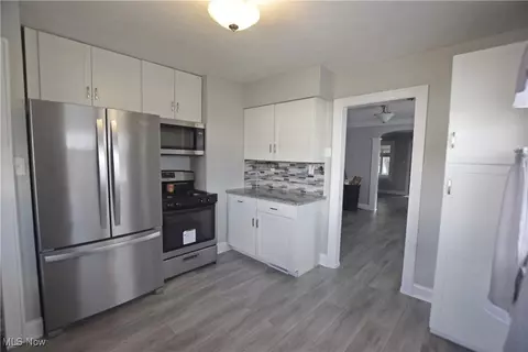 6910 Gilbert Ave, Parma, OH 44129 photo 9