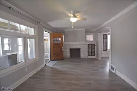 6910 Gilbert Ave, Parma, OH 44129 photo 4