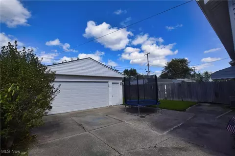 6910 Gilbert Ave, Parma, OH 44129 photo 24