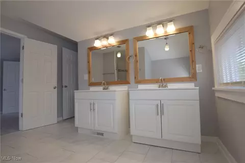 6910 Gilbert Ave, Parma, OH 44129 photo 15