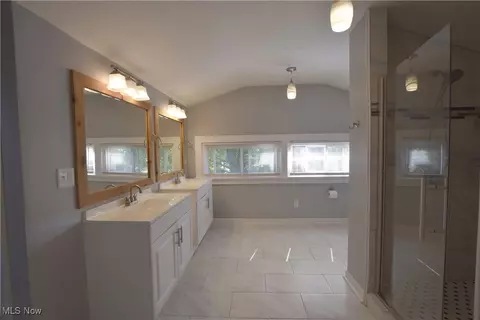 6910 Gilbert Ave, Parma, OH 44129 photo 13